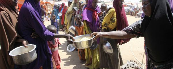 Displaced Somali women stand in a queue to receive food handouts in a camp outside of Mogadishu, Somalia, Monday, March, 27, 2017 Displaced Somali women stand in a queue to receive food handouts in a camp outside of Mogadishu, Somalia, Monday, March, 27, 2017 - Sputnik International