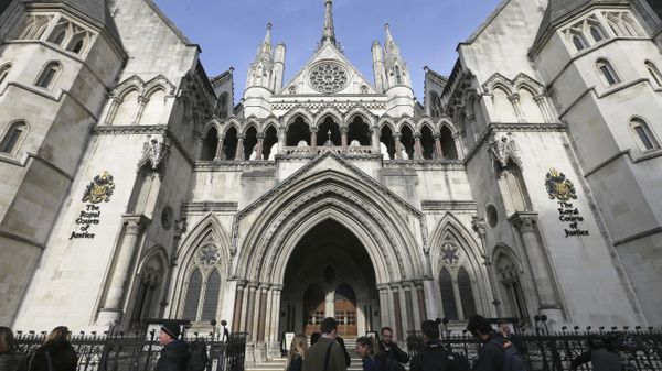 In this Thursday Nov. 3, 2016 file photo media gather outside the High Court in London - Sputnik International