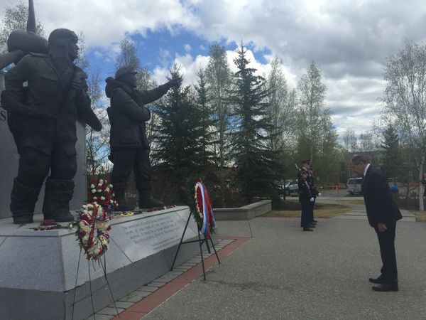 Russian Foreign Minister Sergei Lavrov at the wreath laying ceremony at the Alaska-Siberia Lend-Lease Memorial in Fairbanks, Alaska, on May 11, 2017 - Sputnik International