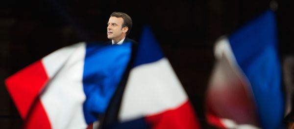 Лидер движения En Marche Эммануэль Макрон, победивший на президентских выборах во Франции, во время своей победной речи перед Лувром в Париже - Sputnik International