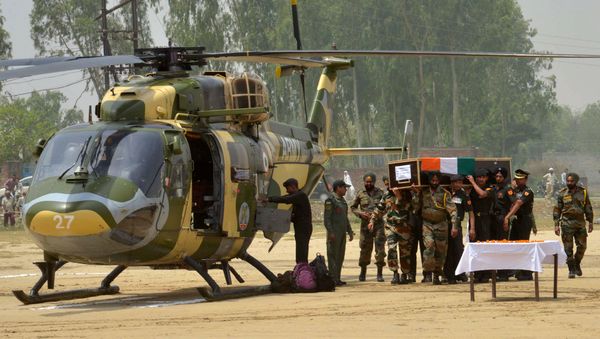 Indian Army personnel carry the coffin of Indian Army soldier Paramjeet Singh ahead of his funeral at Vein Pein village, some 45kms from Amritsar on May 2, 2017 Indian Army personnel carry the coffin of Indian Army soldier Paramjeet Singh ahead of his funeral at Vein Pein village, some 45kms from Amritsar on May 2, 2017 - Sputnik International