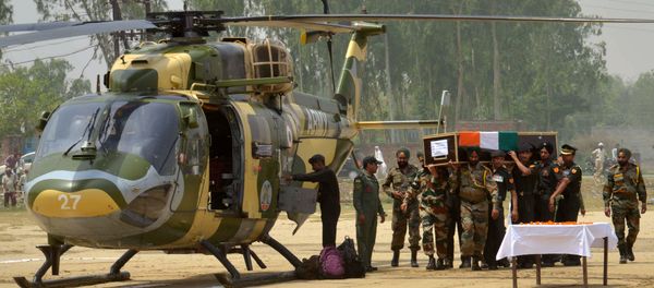 Indian Army personnel carry the coffin of Indian Army soldier Paramjeet Singh ahead of his funeral at Vein Pein village, some 45kms from Amritsar on May 2, 2017 - Sputnik International