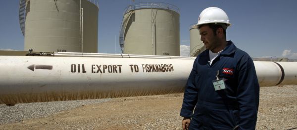 A worker is seen at the Tawke oil refinery near the village of Zacho, in the autonomous Iraqi region of Kurdistan (File) A worker is seen at the Tawke oil refinery near the village of Zacho, in the autonomous Iraqi region of Kurdistan (File) - Sputnik International