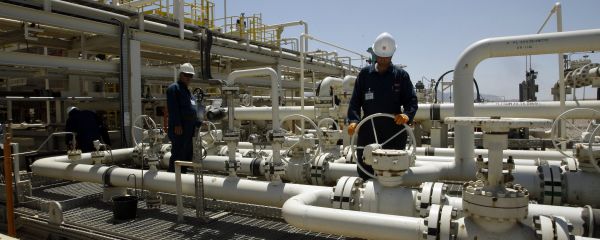 A worker is seen at the Tawke oil refinery near the village of Zacho, in the autonomous Iraqi region of Kurdistan (File) A worker is seen at the Tawke oil refinery near the village of Zacho, in the autonomous Iraqi region of Kurdistan (File) - Sputnik International