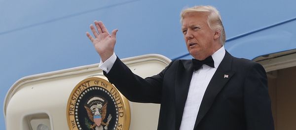 President Donald Trump waves as he steps out of Air Force One during his arrival at JFK International airport in New York, Thursday, May 4, 2017 - Sputnik International