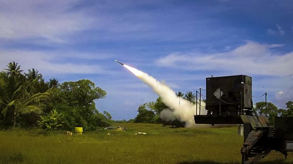 A Patriot Advanced Capability 3 (PAC-3) interceptor is launched from Omelek Island during MDA's historic integrated flight test on Oct. 24, 2012. - Sputnik International