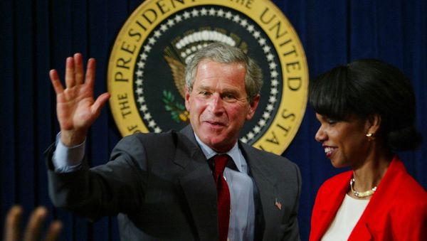 President Bush waves to urban leaders after finishing his speech at the Eisenhower Executive Office Building Tuesday, July 16, 2003 in Washington - Sputnik International