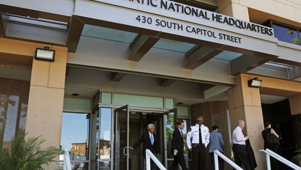 People stand outside the Democratic National Committee (DNC) headquarters in Washington, Tuesday, June 14, 2016 - Sputnik International