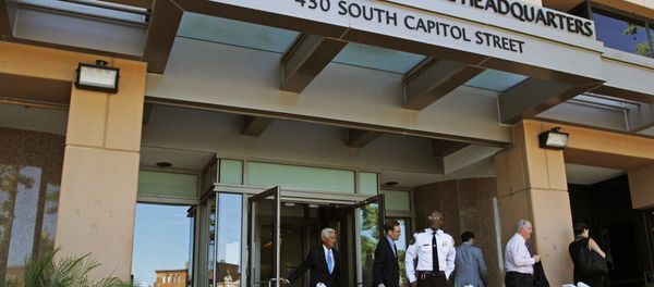 People stand outside the Democratic National Committee (DNC) headquarters in Washington, Tuesday, June 14, 2016 - Sputnik International