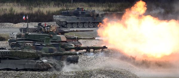 Tanks of several nations shoot at the same time during the friendship shooting of the exercise 'Strong Europe Tank Challenge 2017' at the exercise area in Grafenwoehr, near Eschenbach, southern Germany, on May 12, 2017 Tanks of several nations shoot at the same time during the friendship shooting of the exercise 'Strong Europe Tank Challenge 2017' at the exercise area in Grafenwoehr, near Eschenbach, southern Germany, on May 12, 2017 - Sputnik International
