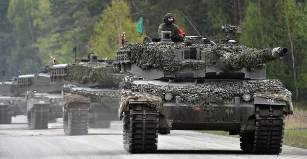 An Austrian soldier arrives with a tank type 'Leopard' prior the friendship shooting of several nations during the exercise 'Strong Europe Tank Challenge 2017' at the exercise area in Grafenwoehr, near Eschenbach, southern Germany, on May 12, 2017 - Sputnik International