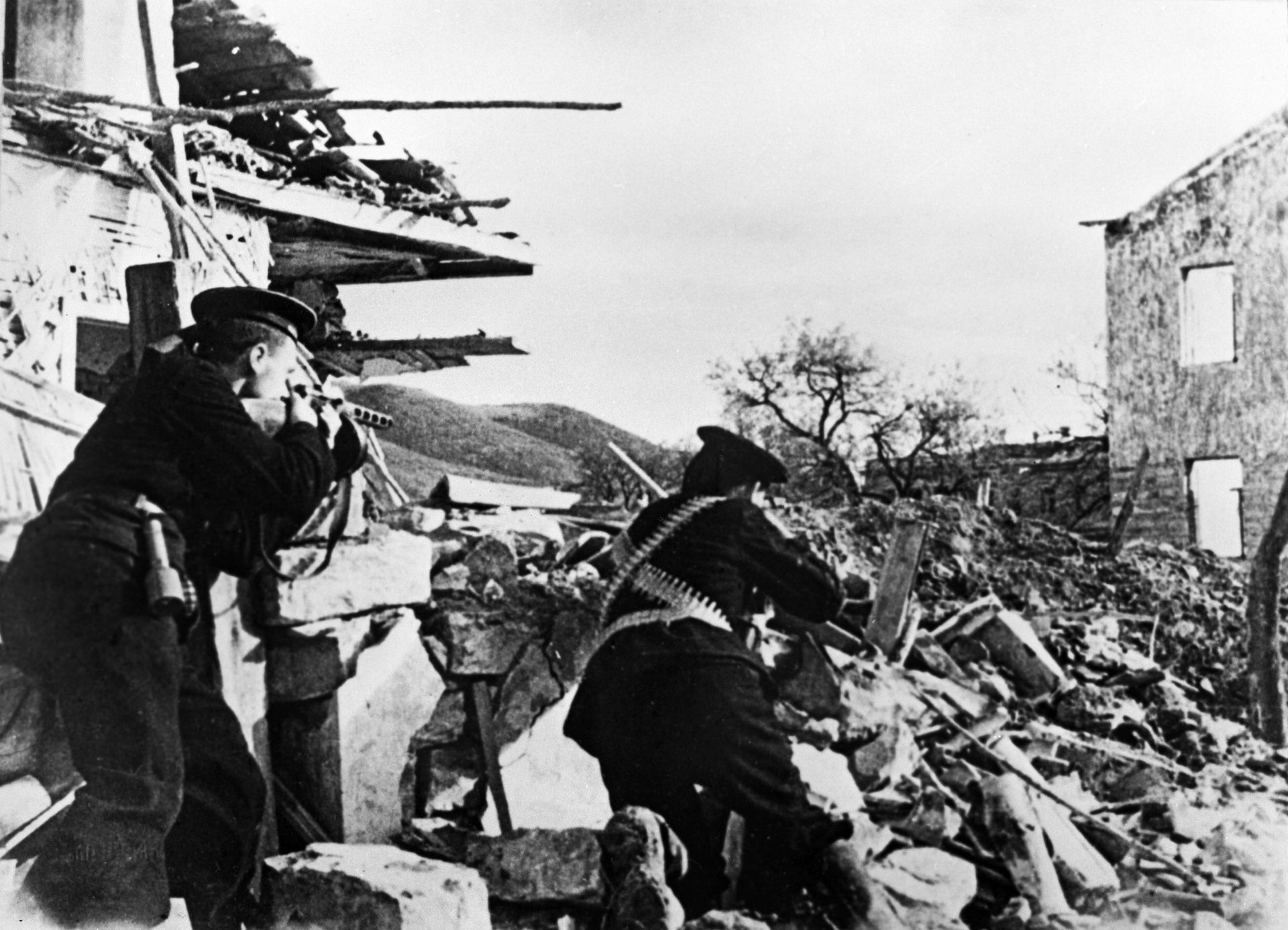 Naval infantry of the Black Sea Fleet, nicknamed 'Black Death' by the Nazis, fighting in Sevastopol - Sputnik International, 1920, 13.05.2023