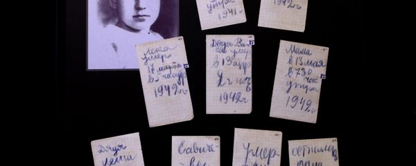 The diary of Tanya Savicheva at the museum in the Piskaryovo Memorial Cemetery where about 500,000 victims of the siege of Leningrad and soldiers of the Leningrad Front are buried - Sputnik International