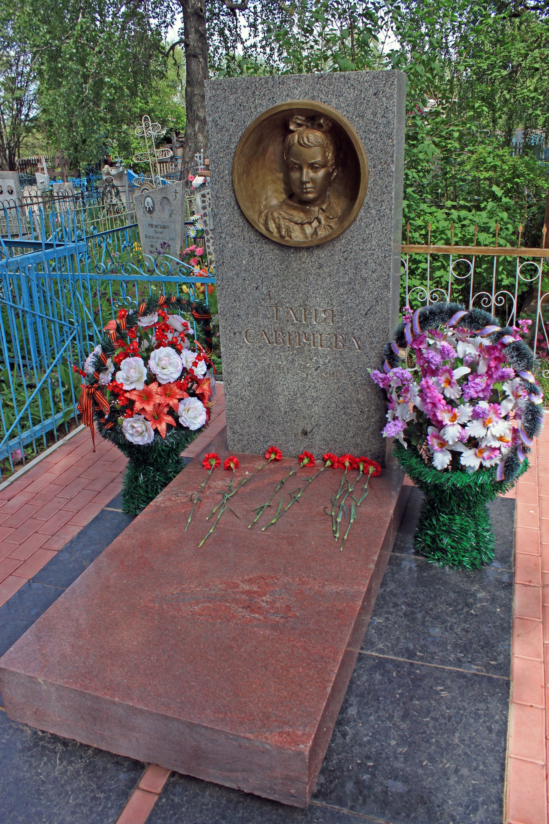 Tanya Savicheva's grave at Krasny Bor Cemetery, Russia Tanya Savicheva's grave at Krasny Bor Cemetery, Russia - Sputnik International, 1920, 22.01.2023