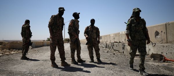 Syrian Democratic Forces (SDF) fighters stand in the town of Tabqa, after capturing it from Islamic State militants this week, Syria May 12, 2017 Syrian Democratic Forces (SDF) fighters stand in the town of Tabqa, after capturing it from Islamic State militants this week, Syria May 12, 2017 - Sputnik International