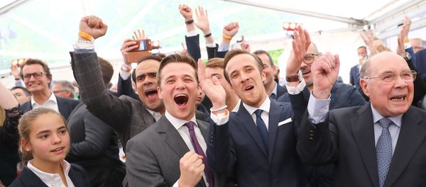 (L-R) Julius and Johannes Laschet, Sons of Armin Laschet, top candidate of the Christian Democratic Union (CDU) and his father Heinz Laschet react on first exit polls after the regional state elections of North Rhine-Westphalia, in Duesseldorf, May 14, 2017 (L-R) Julius and Johannes Laschet, Sons of Armin Laschet, top candidate of the Christian Democratic Union (CDU) and his father Heinz Laschet react on first exit polls after the regional state elections of North Rhine-Westphalia, in Duesseldorf, May 14, 2017 - Sputnik International