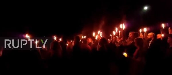 Torch-lit rally held to protest Confederate statue removal Torch-lit rally held to protest Confederate statue removal - Sputnik International