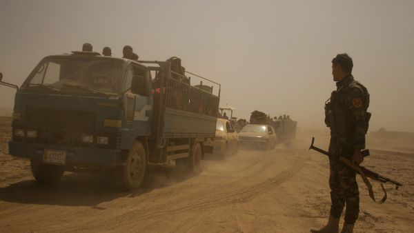 Hundreds of civilians flee villages outside Mosul the day after Iraqi Kurdish forces launch an operation east of Islamic State-held Mosul Hundreds of civilians flee villages outside Mosul the day after Iraqi Kurdish forces launch an operation east of Islamic State-held Mosul - Sputnik International