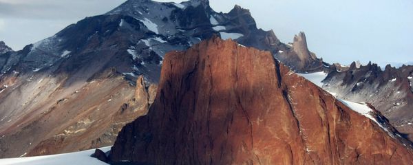A mountain range near Russia's Novolazarevskaya station in the Antarctic. A mountain range near Russia's Novolazarevskaya station in the Antarctic. - Sputnik International