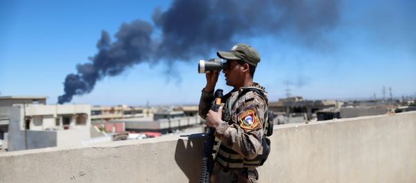 An Iraqi Counter Terrorism Services (CTS) soldier looks though binoculars during a battle between CTS and Islamic State militants in western Mosul, Iraq, April 25, 2017. An Iraqi Counter Terrorism Services (CTS) soldier looks though binoculars during a battle between CTS and Islamic State militants in western Mosul, Iraq, April 25, 2017. - Sputnik International