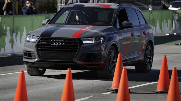 An autonomous car controlled by a Nvidia DRIVE PX 2 AI car computing platform drives passengers along a course during CES International, Friday, Jan. 6, 2017, in Las Vegas. - Sputnik International