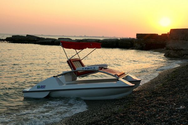 Breeze electric catamaran - Sputnik International