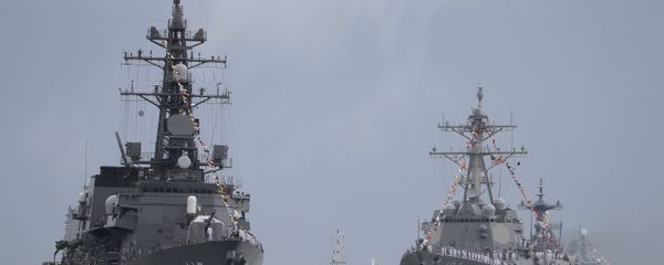 Japan's destroyer JS Sazanami, left, the United State's Arleigh Burke-class guided missile destroyer USS Sterett, center, and South Korean destroyer ROKS Dae Jo Yeong, right rear. Japan's destroyer JS Sazanami, left, the United State's Arleigh Burke-class guided missile destroyer USS Sterett, center, and South Korean destroyer ROKS Dae Jo Yeong, right rear. - Sputnik International