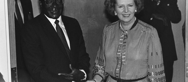 Prime Minister Margaret Thatcher of Great Britain meets with President Robert Mugabe of Zimbabwe in Nassau, Friday, Oct. 18, 1985 before the morning session of the Commonwealth Heads of Government Meeting. - Sputnik International