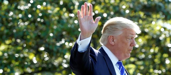 U.S. President Donald Trump waves as he walks on the South Lawn of the White House in Washington, U.S., before his departure to Groton, Connecticut, May 17, 2017. - Sputnik International