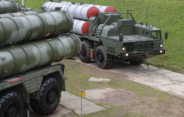 S-400 Triumf anti-aircraft weapon systems during combat duty drills of the surface to air-misile regiment in the Moscow Region. - Sputnik International