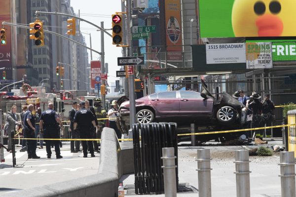 A car rests on a security barrier in New York's Times Square after driving through a crowd of pedestrians, injuring at least a dozen people, Thursday, May 18, 2017. - Sputnik International