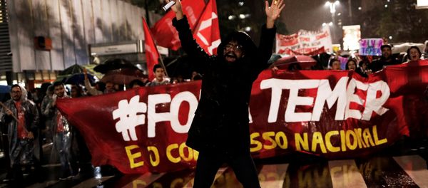 Demonstrators take part in a protest against Brazil's President Michel Temer in Sao Paulo, Brazil, May 18, 2017 Demonstrators take part in a protest against Brazil's President Michel Temer in Sao Paulo, Brazil, May 18, 2017 - Sputnik International