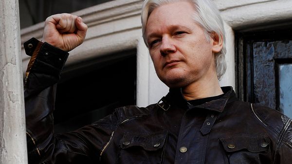 WikiLeaks founder Julian Assange is seen on the balcony of the Ecuadorian Embassy in London, Britain, May 19, 2017 - Sputnik International