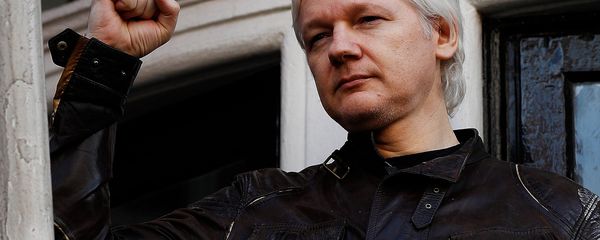 WikiLeaks founder Julian Assange is seen on the balcony of the Ecuadorian Embassy in London, Britain, May 19, 2017 - Sputnik International