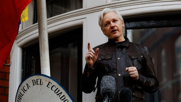 WikiLeaks founder Julian Assange is seen on the balcony of the Ecuadorian Embassy in London, Britain, May 19, 2017 - Sputnik International