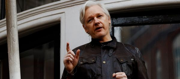WikiLeaks founder Julian Assange is seen on the balcony of the Ecuadorian Embassy in London, Britain, May 19, 2017 WikiLeaks founder Julian Assange is seen on the balcony of the Ecuadorian Embassy in London, Britain, May 19, 2017 - Sputnik International