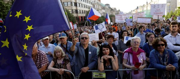 Demonstrators attend a protest rally against Czech Finance Minister Andrej Babis and President Milos Zeman in Prague, Czech Republic, May 17, 2017 - Sputnik International