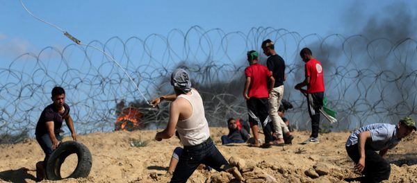 Palestinian protesters hurl stones at Israeli troops following a protest against the blockade on Gaza, near the border between Israel and Central Gaza Strip May 19, 2017 Palestinian protesters hurl stones at Israeli troops following a protest against the blockade on Gaza, near the border between Israel and Central Gaza Strip May 19, 2017 - Sputnik International