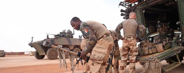A French soldier prepares for the visit of French President Emmanuel Macron in Africa's Sahel region in Gao, northern Mali, 19 May 2017 A French soldier prepares for the visit of French President Emmanuel Macron in Africa's Sahel region in Gao, northern Mali, 19 May 2017 - Sputnik International
