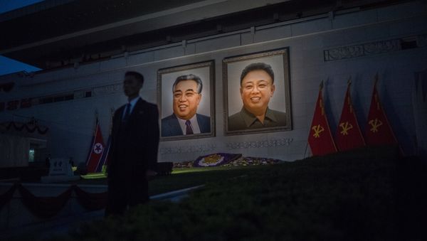 Portraits of Kim Il-sung and Kim Jong-il on the Pyongyang's main square Portraits of Kim Il-sung and Kim Jong-il on the Pyongyang's main square - Sputnik International