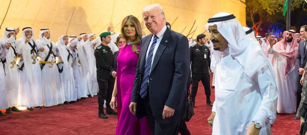 U.S. President Donald Trump and first lady Melania Trump are welcomed by Saudi Arabia's King Salman bin Abdulaziz Al Saud at Al Murabba Palace in Riyadh, Saudi Arabia May 20, 2017. Picture taken May 20, 2017 - Sputnik International