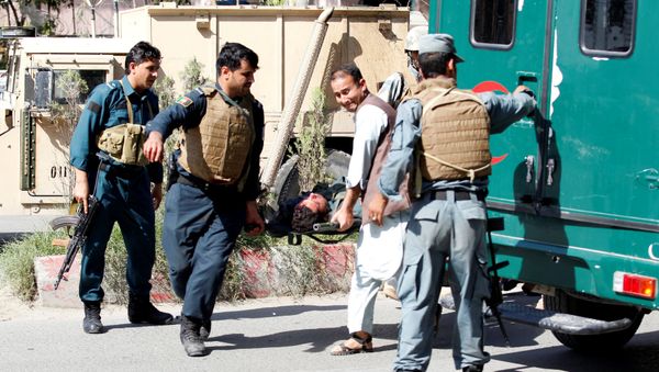 Afghan policemen transport a dead body of a police after gunmen attack in Jalalabad city eastern Afghanistan May 17, 2017 Afghan policemen transport a dead body of a police after gunmen attack in Jalalabad city eastern Afghanistan May 17, 2017 - Sputnik International