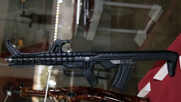 Triple barrel TKB-059 Korobov assault rifle at Tula State Arms Museum - Sputnik International
