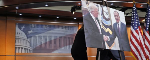 An aide, left, speaks with Rep. Joe Crowley, D-N.Y., chairman of the House Democratic Caucus, and House Oversight and Government Reform Committee ranking member, in Washington on May 17, 2017 An aide, left, speaks with Rep. Joe Crowley, D-N.Y., chairman of the House Democratic Caucus, and House Oversight and Government Reform Committee ranking member, in Washington on May 17, 2017 - Sputnik International