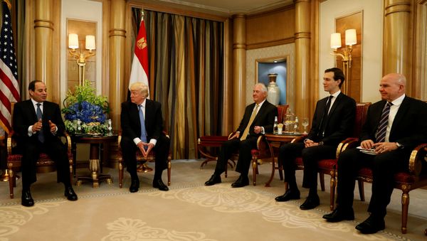 .S. President Donald Trump (2-L), flanked by Secretary of State Rex Tillerson (3-R), Senior Advisor Jared Kushner (2-R) and National Security advisor H.R. McMaster (R), meets with Egypt's President Abdel Fattah al-Sisi (L) in Riyadh, Saudi Arabia May 21, 2017 - Sputnik International