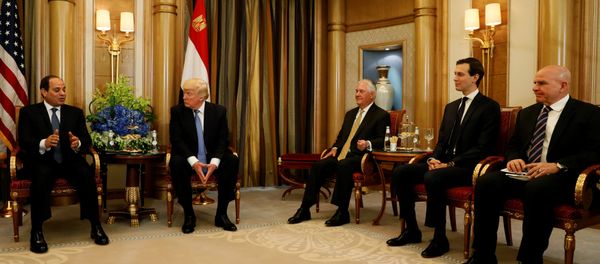 .S. President Donald Trump (2-L), flanked by Secretary of State Rex Tillerson (3-R), Senior Advisor Jared Kushner (2-R) and National Security advisor H.R. McMaster (R), meets with Egypt's President Abdel Fattah al-Sisi (L) in Riyadh, Saudi Arabia May 21, 2017 .S. President Donald Trump (2-L), flanked by Secretary of State Rex Tillerson (3-R), Senior Advisor Jared Kushner (2-R) and National Security advisor H.R. McMaster (R), meets with Egypt's President Abdel Fattah al-Sisi (L) in Riyadh, Saudi Arabia May 21, 2017 - Sputnik International