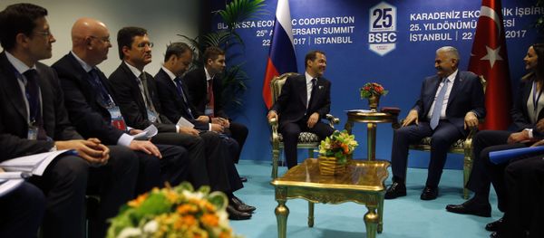 May 22, 2017. Russian Prime Minister Dmitry Medvedev and Turkish Prime Minister Binali Yildirim, right, during a meeting on the sidelines of a summit of the heads of state and government of the member states of the Organization of the Black Sea Economic Cooperation (BSEC) in Istanbul - Sputnik International
