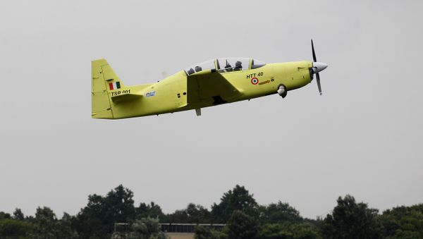 India's indigenous prototype trainer aircraft, HTT-40 (Hindustan Turbo Trainer 40), takes its inaugural flight at Hindustan Aeronautics Limited airstrip in Bangalore, India, Friday, June 17, 2016 - Sputnik International