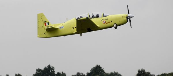 India's indigenous prototype trainer aircraft, HTT-40 (Hindustan Turbo Trainer 40), takes its inaugural flight at Hindustan Aeronautics Limited airstrip in Bangalore, India, Friday, June 17, 2016 - Sputnik International
