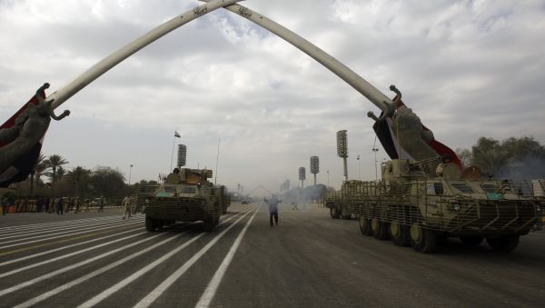 Iraqi army military vehicles march under the victory Arch landmark during a parade to mark the 91st Army Day in Baghdad on January 6, 2012, weeks after US troops completed their pullout - Sputnik International